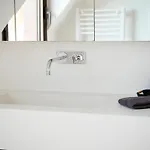 L'exclusif De - Ultra Centre, Balcon & Luxe Moderne Apartment