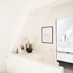 L'exclusif De - Ultra Centre, Balcon & Luxe Moderne Apartment *