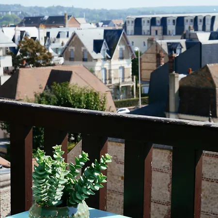 Duplex De Charme Avec Balcon En Plein Centre De Deauville Apartment Deauville