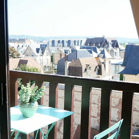 Duplex De Charme Avec Balcon En Plein Centre De Deauville *