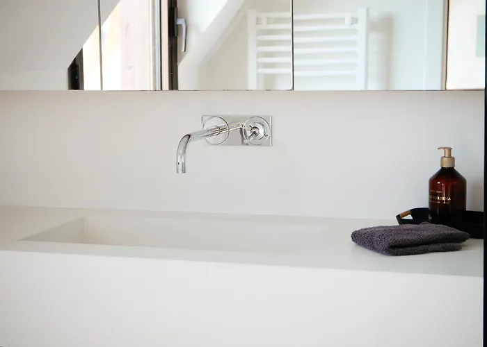 L'exclusif De - Ultra Centre, Balcon & Luxe Moderne Apartment